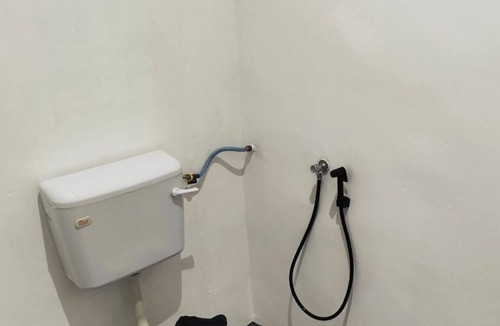 George Town House | Air-conditioned with private bathroom. Basic room with bargaining price. Penang