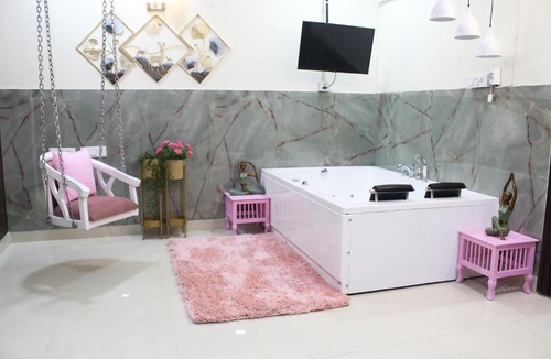 Greater Kailash Apartment | Air Purifier - Modern Jacuzzi HotTub 1BHK Suite 3