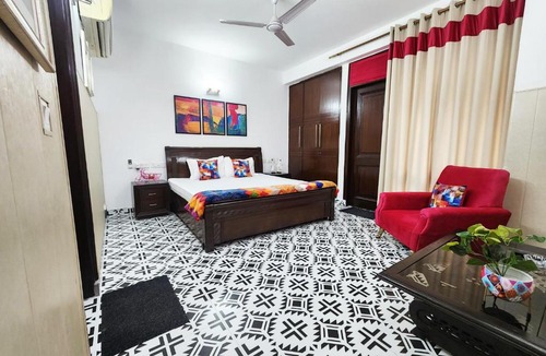 Greater Kailash Apartment | Air Purifier - Spacious 1BHK with 2 restrooms 5
