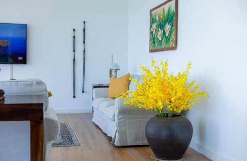 Padang Matsirat Apartment | Aislinn Seaview Villa in Nature