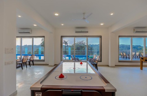 Dabolim Villa | ALAYA STAYS Midpoint UMA Pet-Friendly 7 BHK Villa Pool and Entertainment
