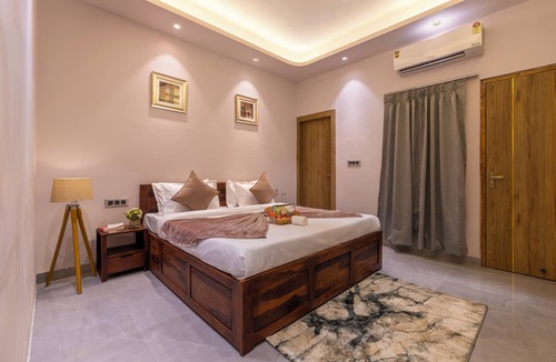 Greater Noida Villa | Alaya Stays Radhika 2BHK Apartment