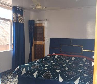 Dal Lake House | Alexa Home Stay