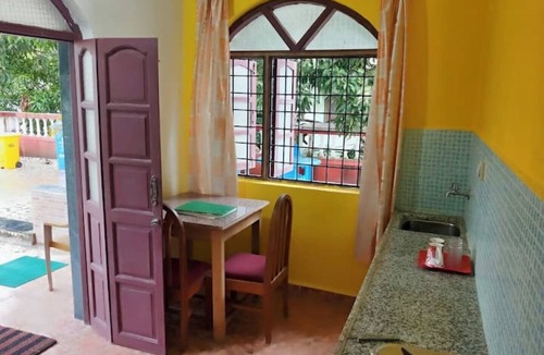 Candolim Hotel | Alexmarie Holiday Home (1) nr Candolim Beach