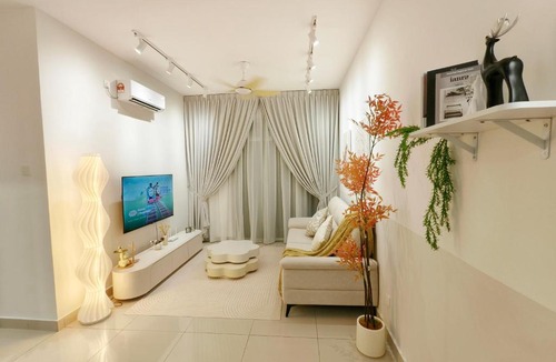 Johor Bahru Apartment | Aliff Height Tampoi 2BR Warm Japanese Pool View 5pax I PetFriendly I Netflix 2Carpark