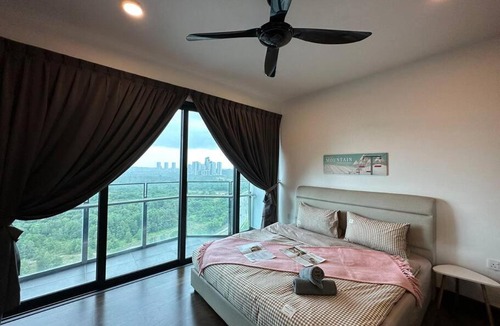 Nusajaya Apartment | Almas suites Cozy NETFLIX100mbps By STAY