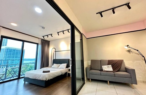 Nusajaya Apartment | Almas Suites Studio Netflix Puteri Harbour By STAY