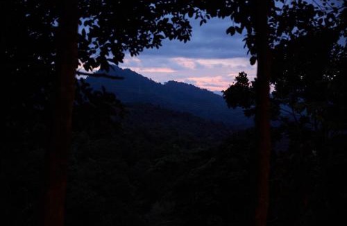 Hulu Selangor House | Amazing Mountain View Lodge with Pool