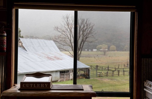 Blackheath Cabin | Amazing Views @ eco cabins in Blue Mountains ACCESS IS VIA BLACKHEATH