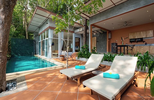 Pantai Tengah Apartment | Ambong Pool Villas