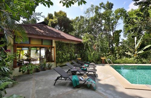 Pantai Tengah Cabin | Ambong Rainforest Retreat