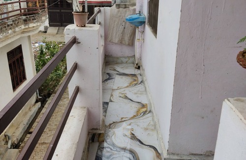 Allahabad House | Amit villa Peaceful 2-bedroom bungalow in Prayagraj with mobile WiFi access
