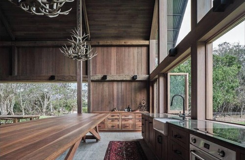 Pullen Vale House | An American Barn meets an Australian shed.