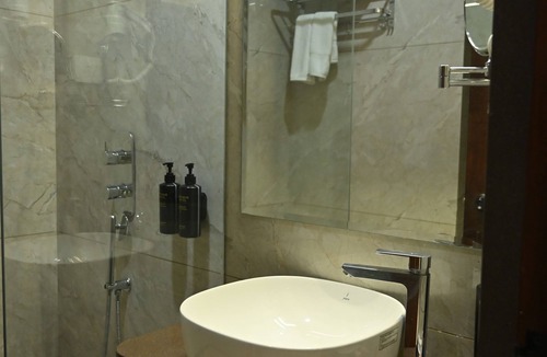 Mahmoorganj Hotel | ANANTA KASHI HOTEL
