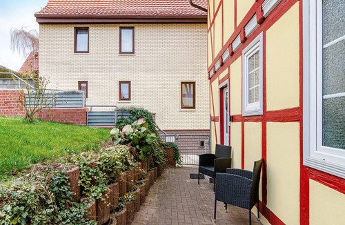 Ecklingerode Apartment | Apartment 'West-Östlichen Tor' with Landmark View & Wi-Fi