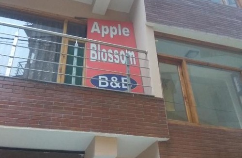 Manali Hotel | Apple Blossom