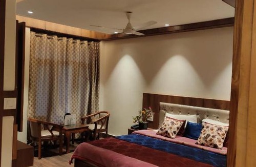 Manali Hotel | Apple Blossom
