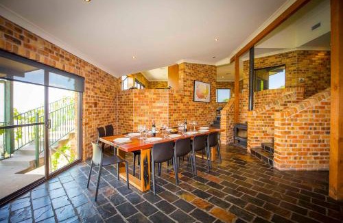 Mount View House | Aquila