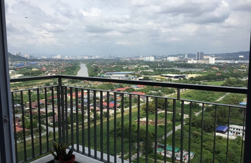 Bandar Kinrara Apartment | AR Homestay with Condo Facilities