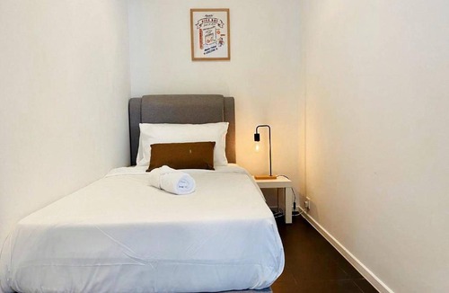 Mont Kiara Apartment | Arcoris Mont Kiara 1 to 5 pax Minimalist Modern Netflix