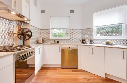 Neutral Bay Apartment | Art Deco 2-Bed Close to City and Harbour