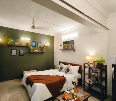 Mundhwa Apartment | Asthetic Private Studio with Balcony Smart TV WIFI Kichenette Wsahing Machine Iron
