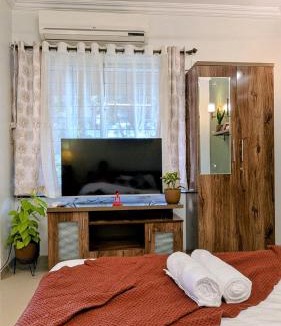 Mundhwa Apartment | Asthetic Private Studio with Balcony Smart TV WIFI Kichenette Wsahing Machine Iron