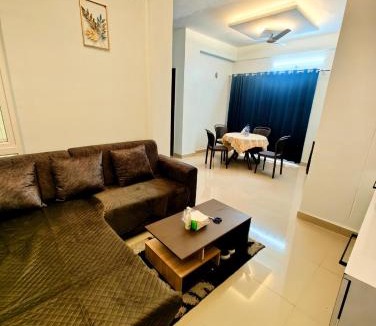 Lucknow Apartment | Aura Stays 2bhk