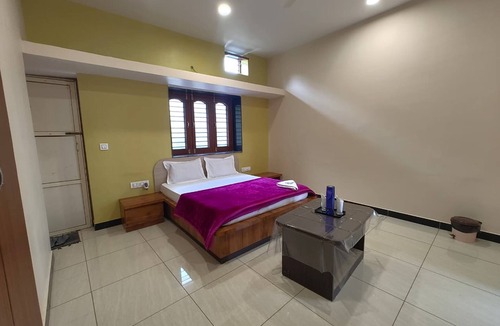 Abu Road Hotel | Aura Villa