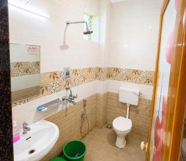 Calangute Hotel | Aurevia Stays - 400m from beach