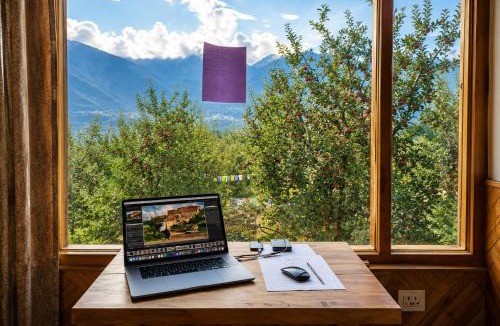 Jagatsukh Hotel | Aurora Resort In Manali