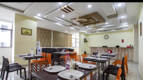 Manikonda Hotel | Aurum Abodes