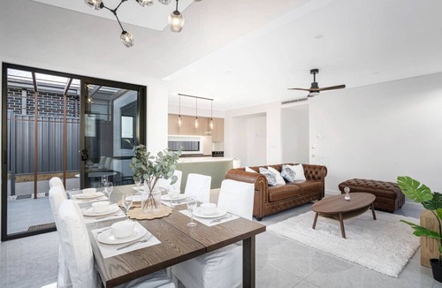 Austral House | Austral Luxury 5Br Classic Model House