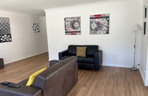 Thornton Villa | AVALON REST THORNTONn2 Bedroom Apartment in Tranquil Location