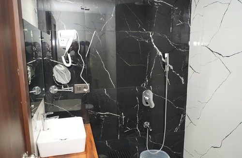 Tarabganj Hotel | Avdhesh Palace