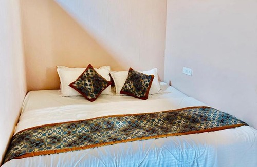 Sanwer Hotel | Avigat Kabir hotel sanwer