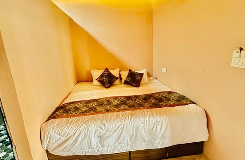 Sanwer Hotel | Avigat Kabir hotel sanwer