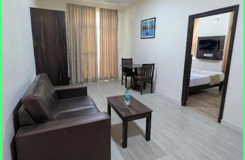Koramangala Hotel | AVM Comforts Inn Koramangala