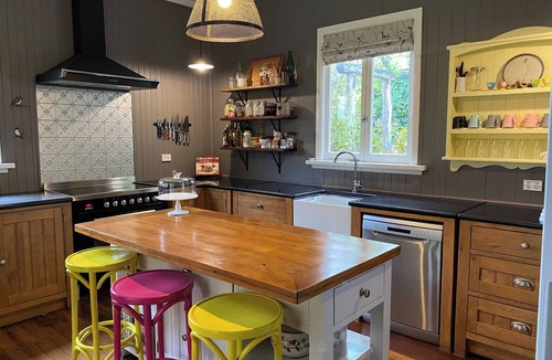 Tenterfield House | Awen Cottage - Where Heritage meets the heart of Tenterfield
