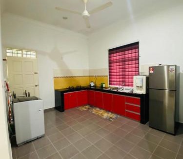 Dungun House | AYAHLONG BEACH GUESTHOUSE