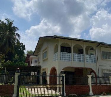 Si Rusa House | Azak Residence Homestay