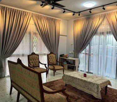 Si Rusa House | Azak Residence Homestay