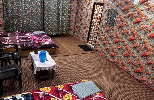 Dal Lake House | Aziz Guest House