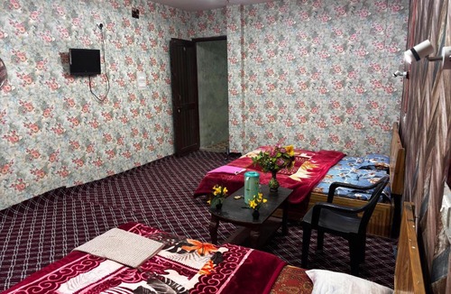 Dal Lake House | Aziz Guest House