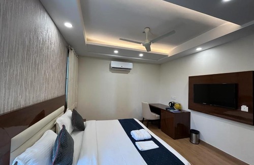 Gurugram Hotel | Azure inn
