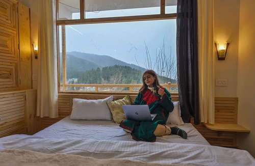 Cheog Hotel | Back Wood Stays cheog
