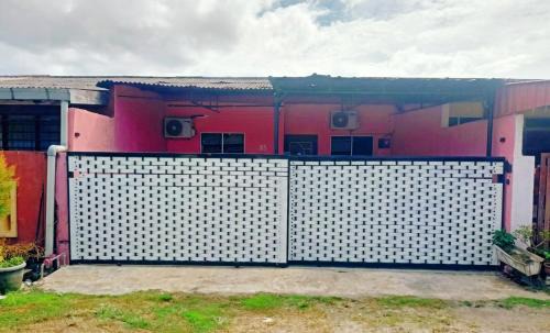 Taman Setia House | Bae Homestay Tmn Setia Netflix and WiFi