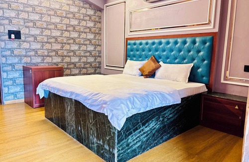 Kune Village Hotel | Bailey's Castle Villa