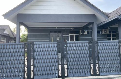 Batu Rakit House | Bait al-Qamar
