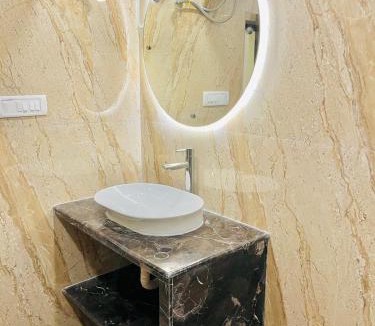 Ballygunge Apartment | Ballygunge 1000 sqft flat main road